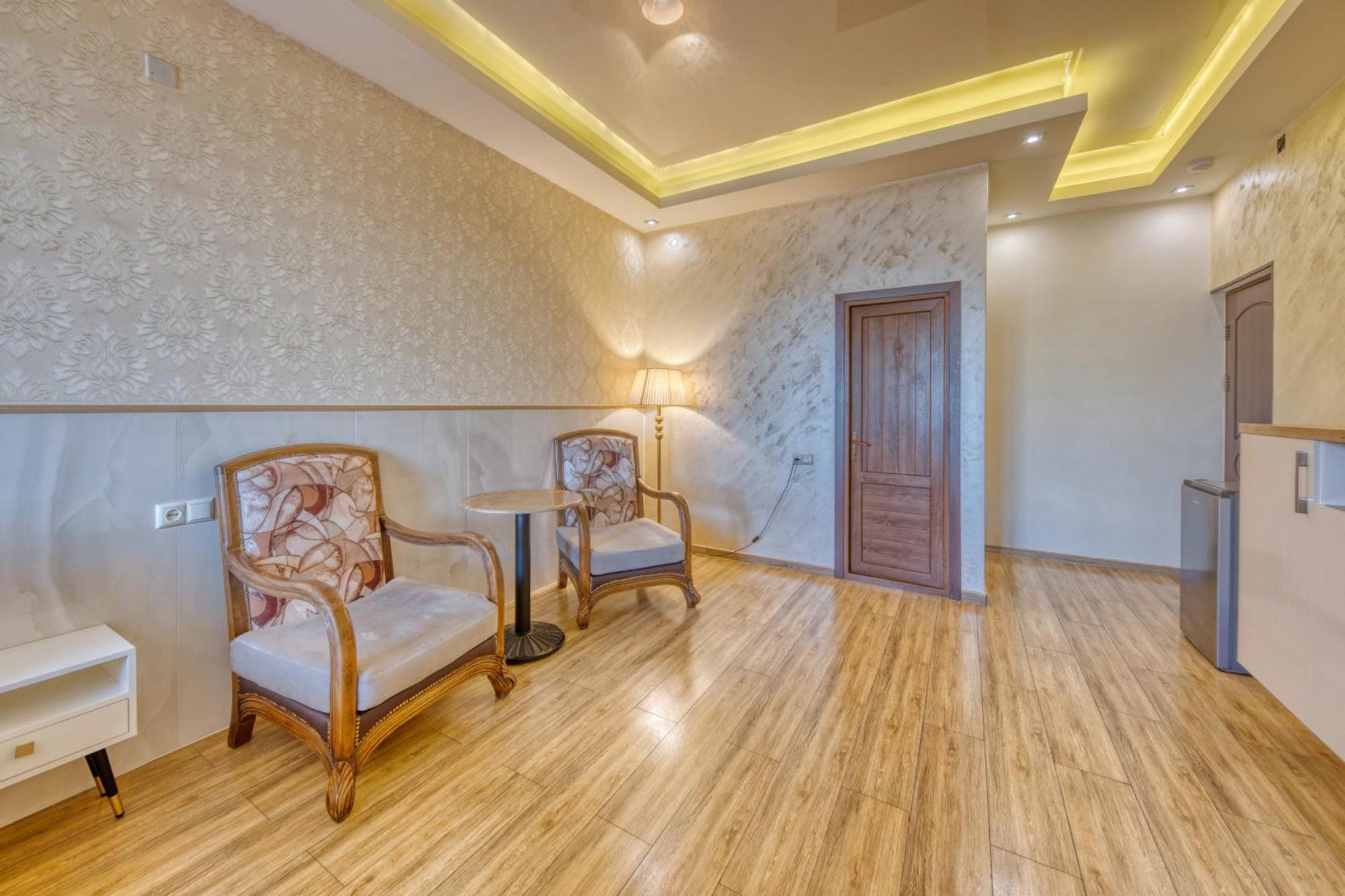 Aleppo Hotel Yerevan Bagian luar foto