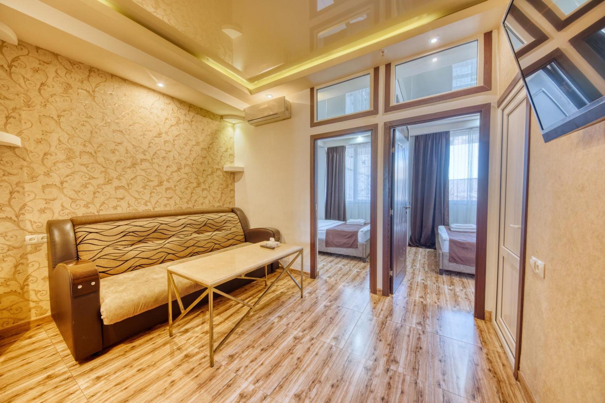 Aleppo Hotel Yerevan Bagian luar foto