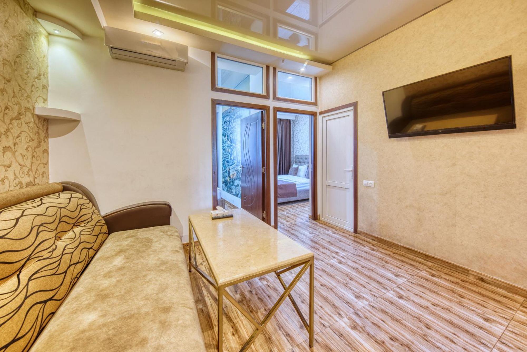 Aleppo Hotel Yerevan Bagian luar foto