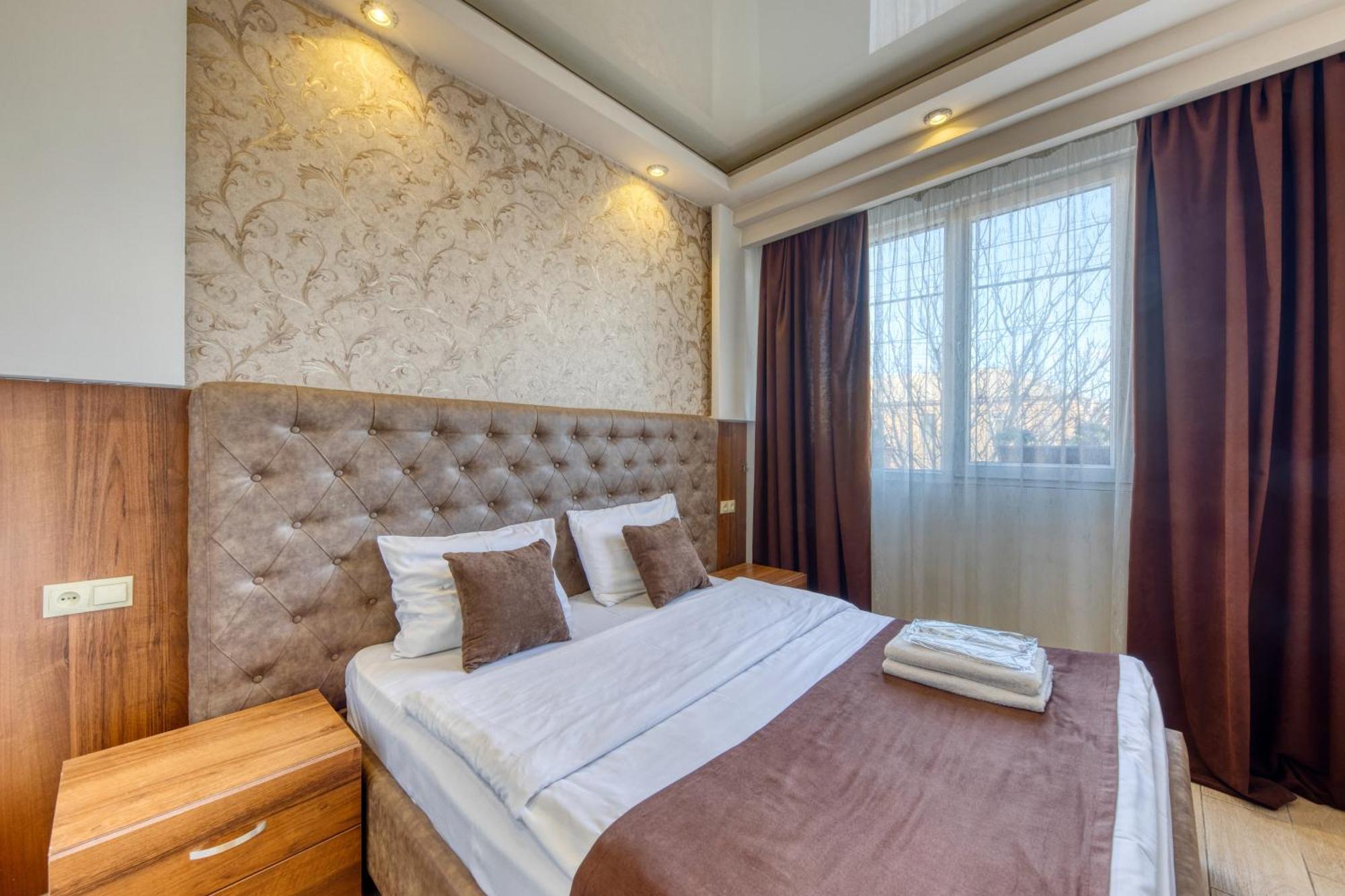 Aleppo Hotel Yerevan Bagian luar foto