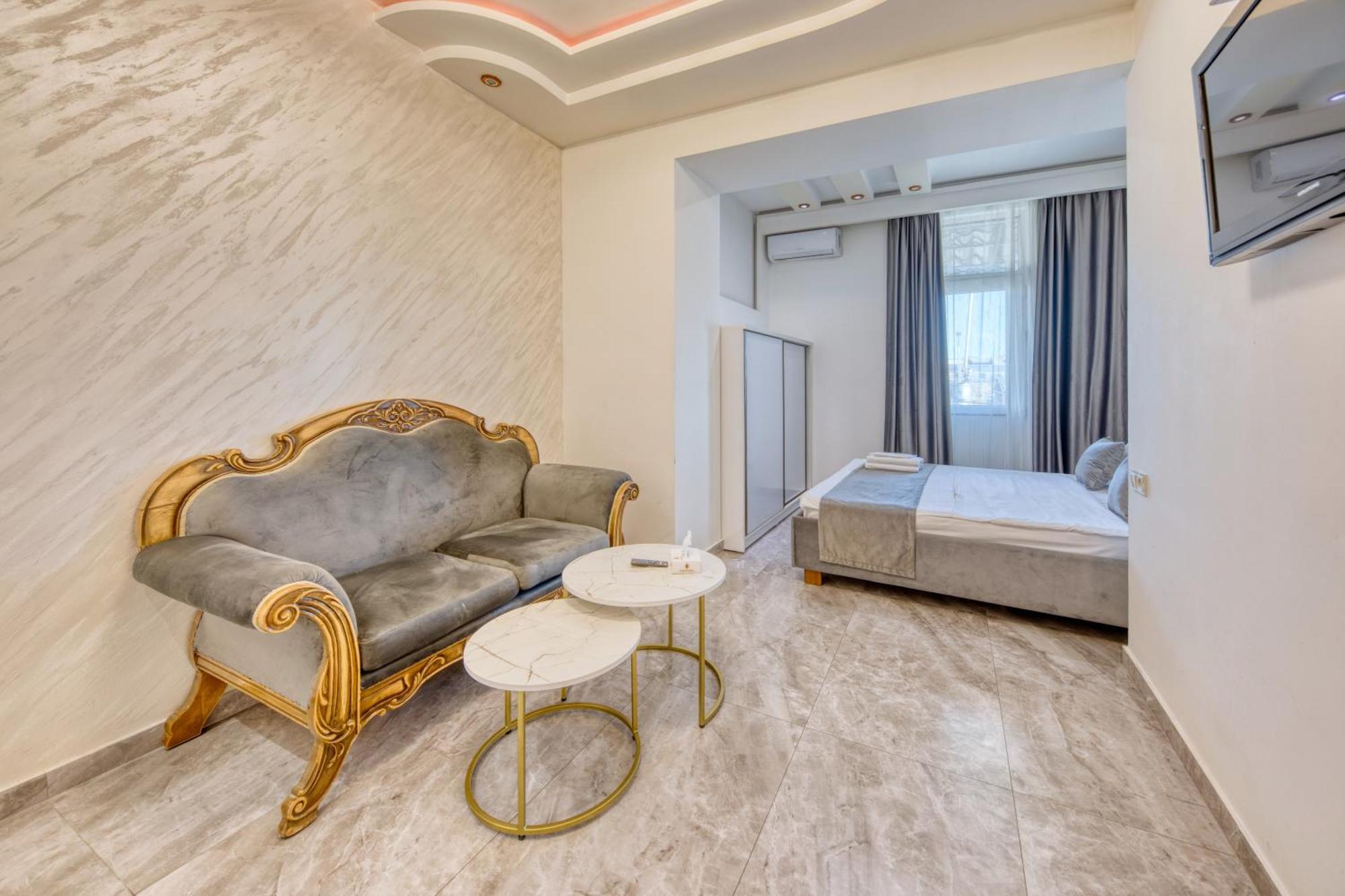 Aleppo Hotel Yerevan Bagian luar foto