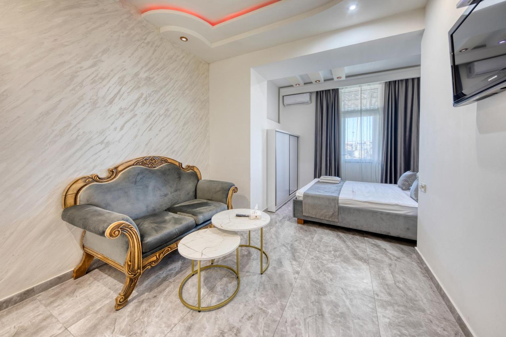 Aleppo Hotel Yerevan Bagian luar foto