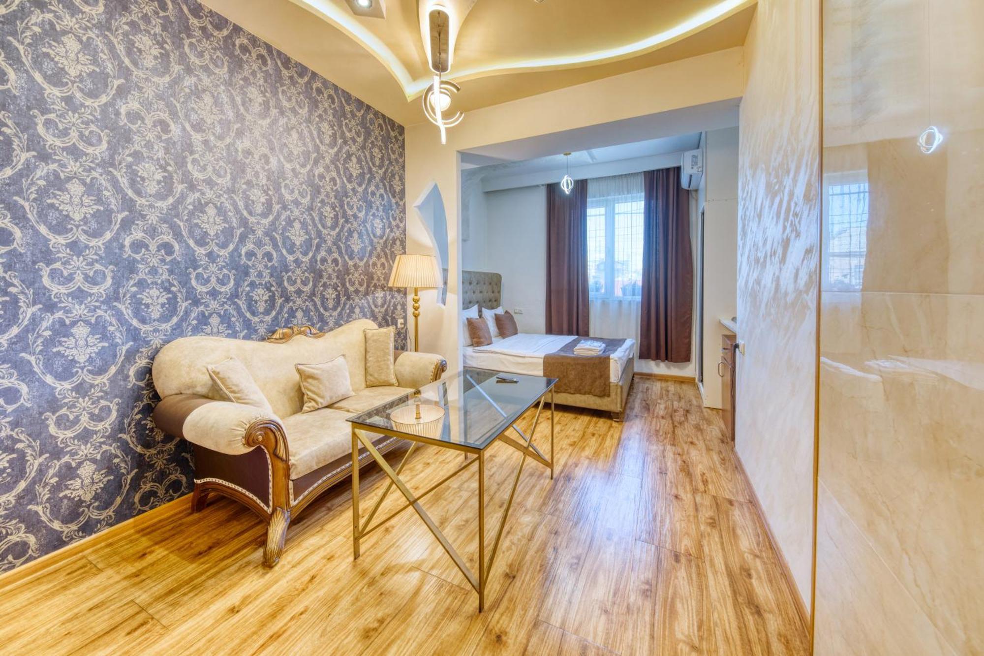 Aleppo Hotel Yerevan Bagian luar foto