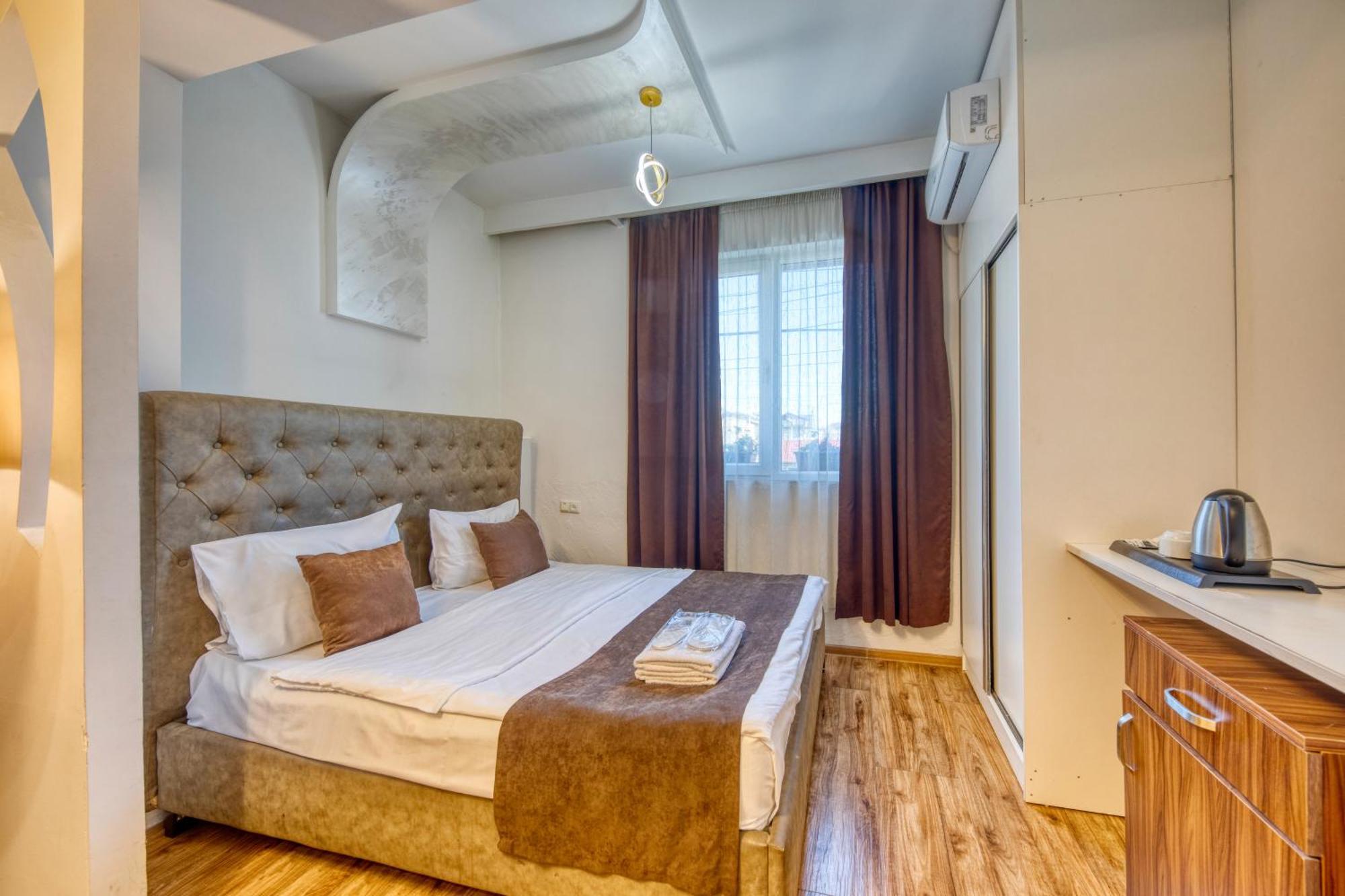 Aleppo Hotel Yerevan Bagian luar foto