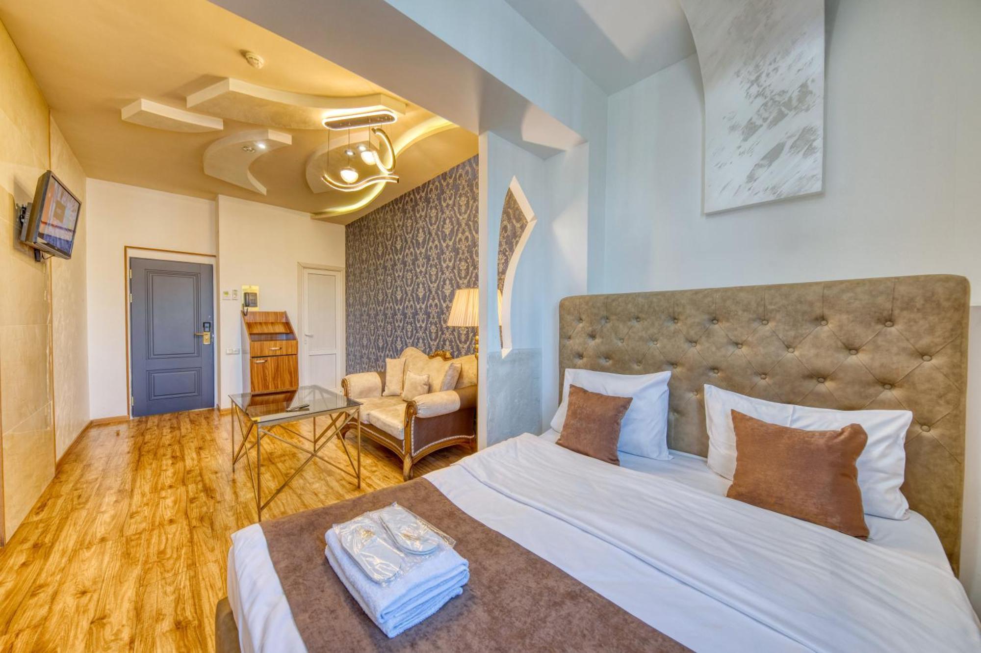 Aleppo Hotel Yerevan Bagian luar foto