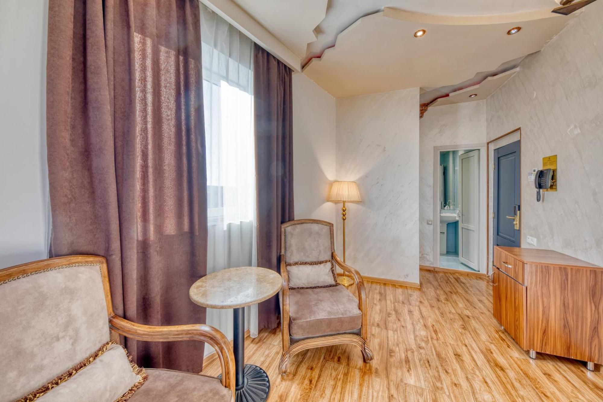 Aleppo Hotel Yerevan Bagian luar foto